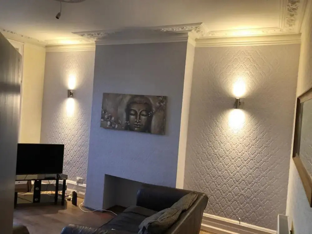 Large eight bedroom house