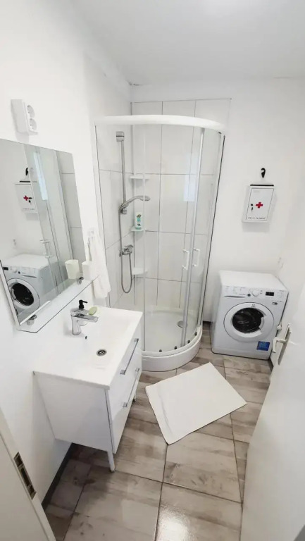 Apartma4us