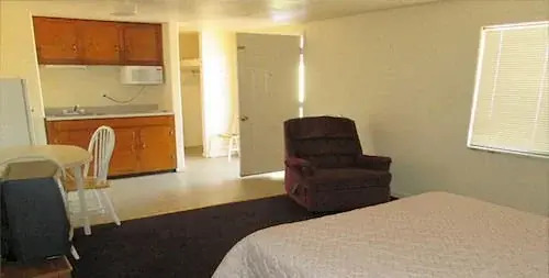 Topaz Inn & Suites