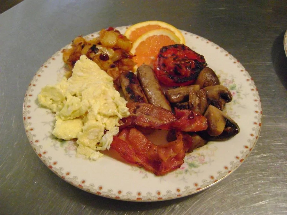 Отель Джирарда Four Creeks Bed & Breakfast