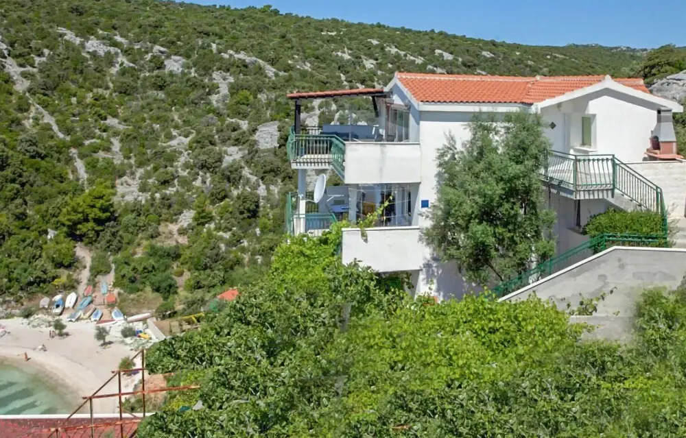 Stunning Apartment in Vinisce With Wifi and 2 Bedrooms