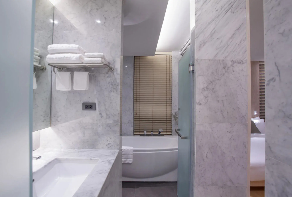 Balcony Seaside Sriracha Hotel & Serviced Apartments