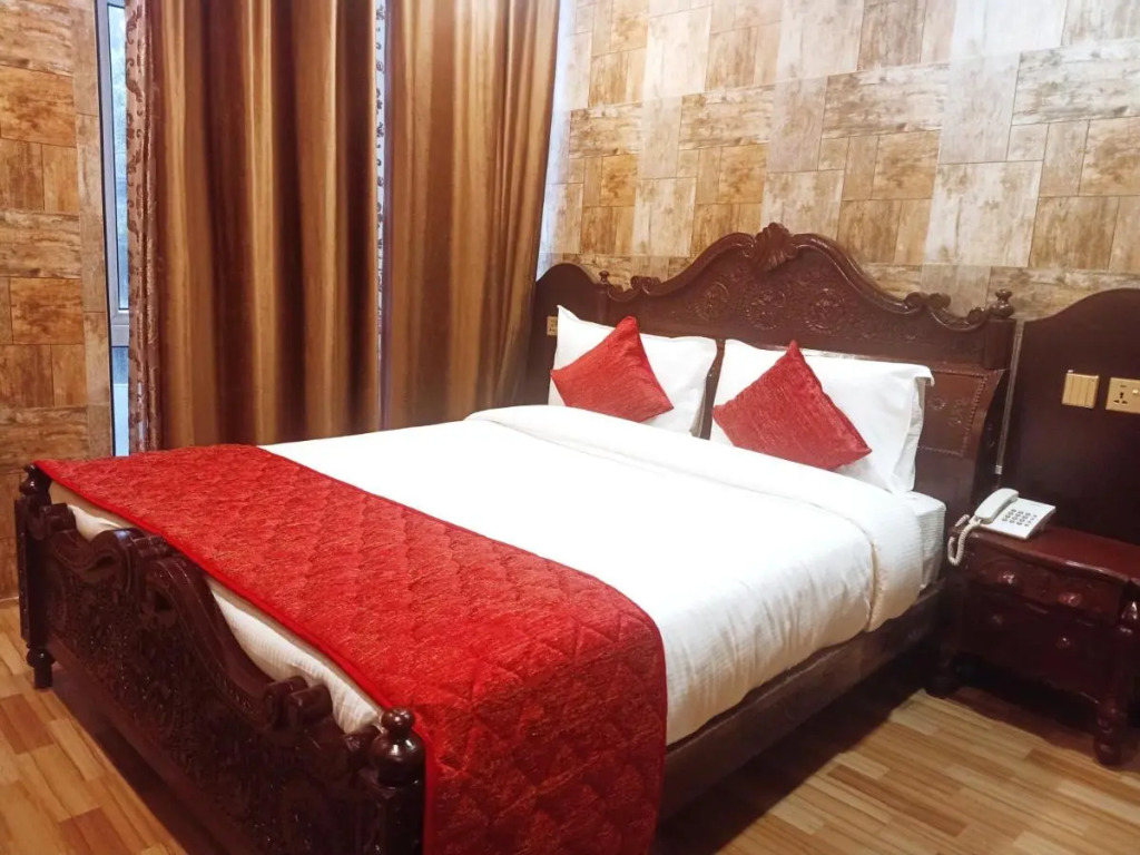 HYDERS PARK- THE LUXURY HOTEL