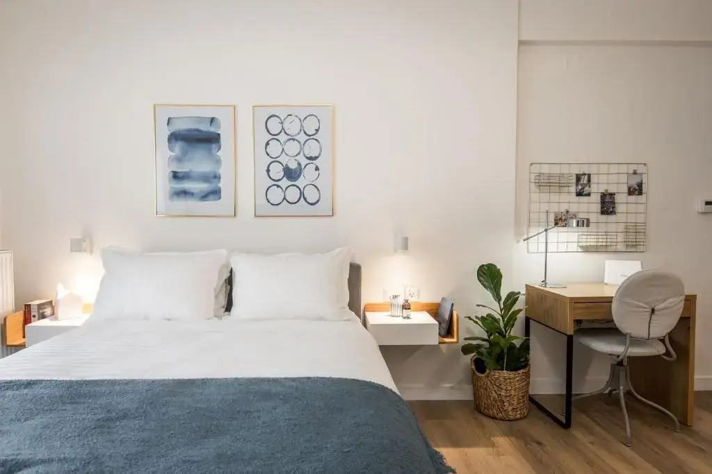 Chic & Comfort Homes in Central Volos by Cloudkeys