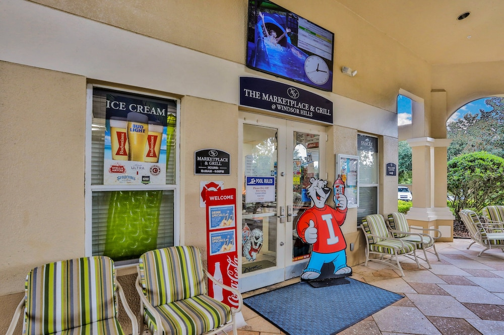 Friendly Condo With Pool and hot tub Access, Wifi, Central AC, and Private W/D