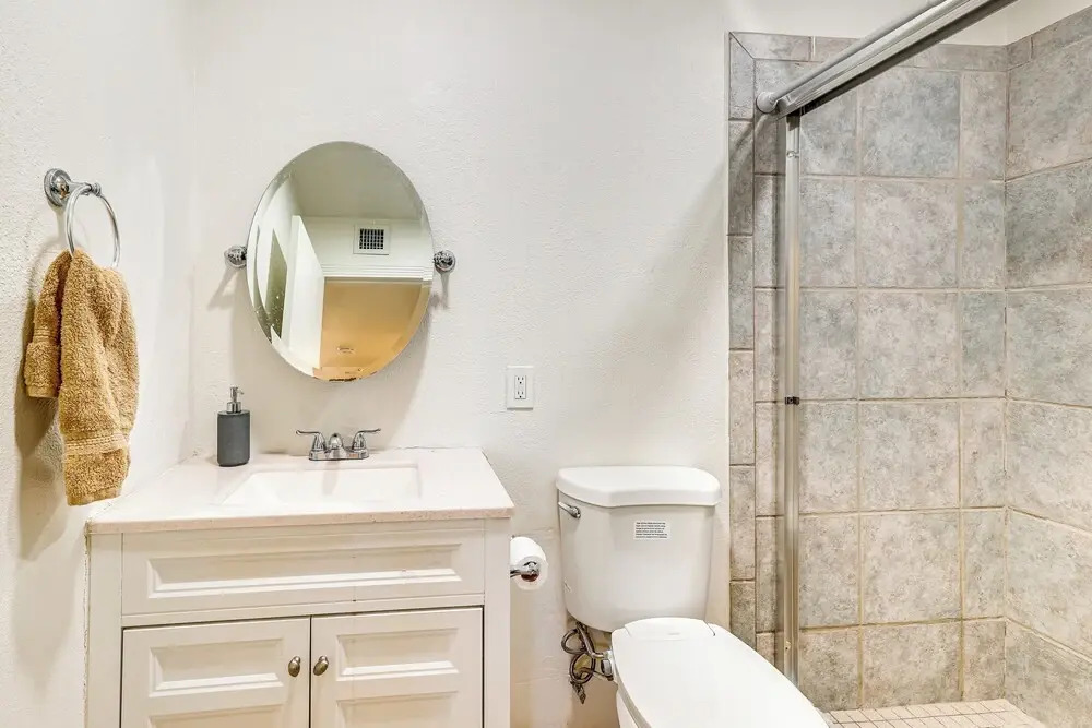 3 Mi to Dtwn Mesa: Home w/ Fenced Backyard!