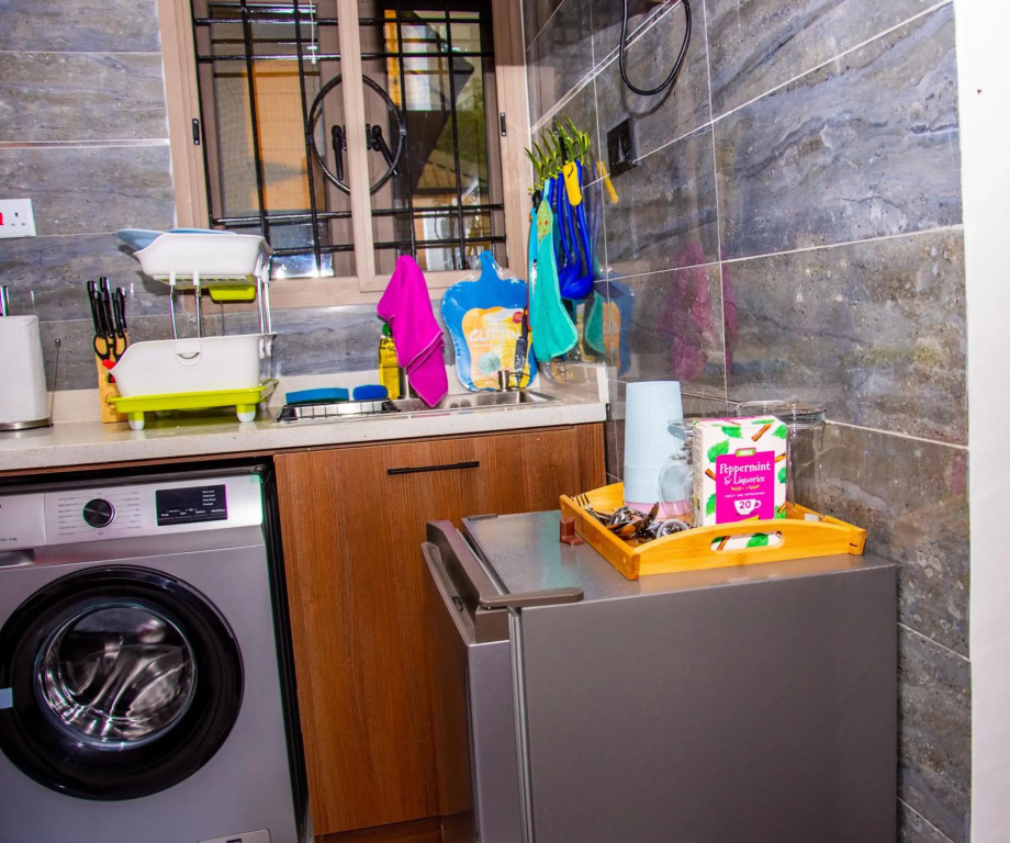 NIFEWAT APARTMENT leed studio apartment with gym, Netflix and WiFi
