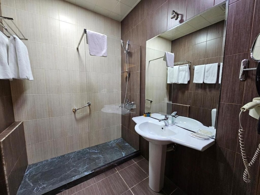Crown Suites Hotel