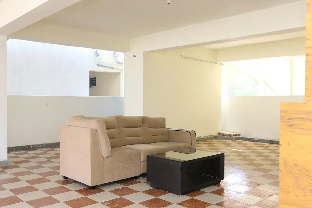 OYO 10701 Moukthi Apartment