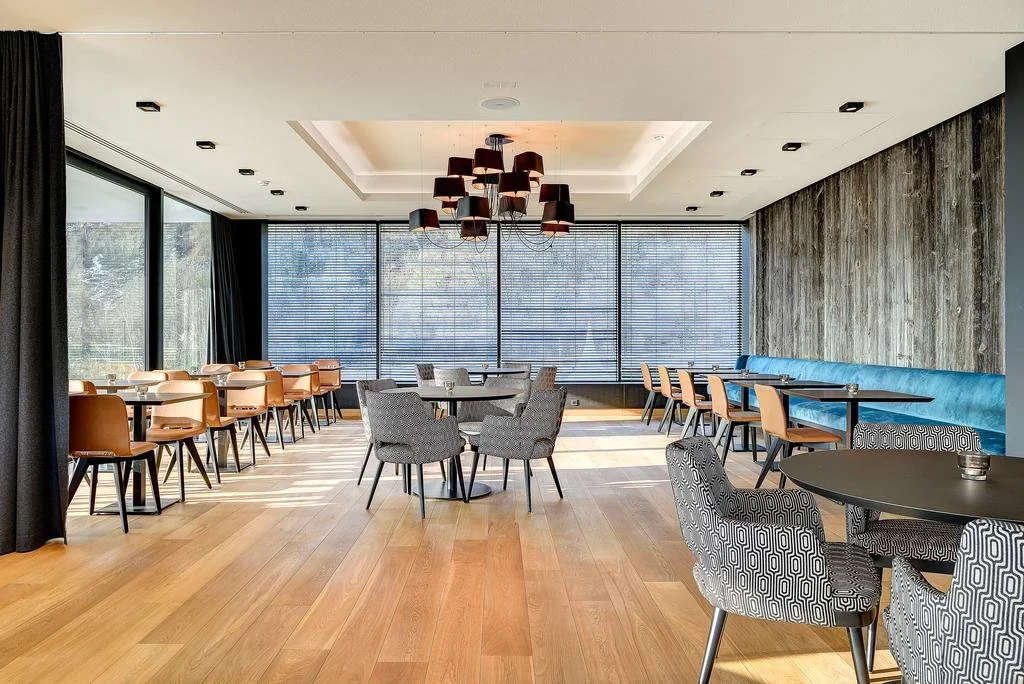 R hotel experiences