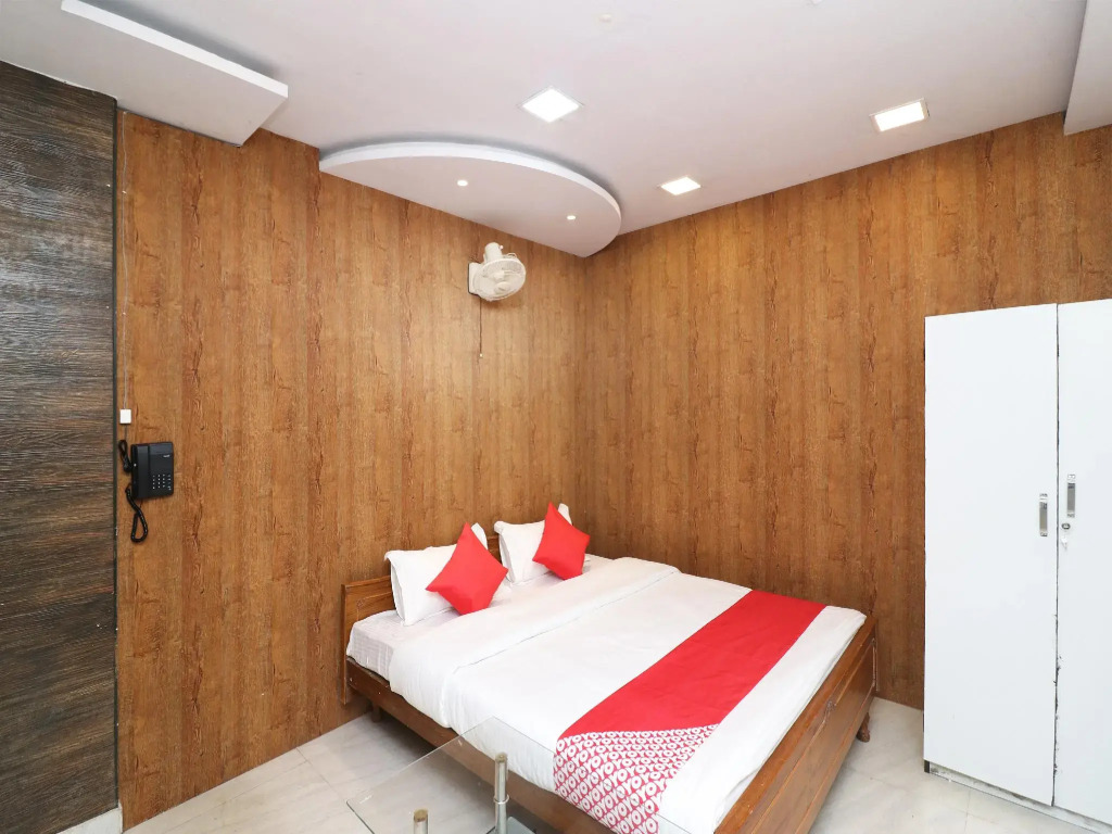 FabHotel Golden Suites