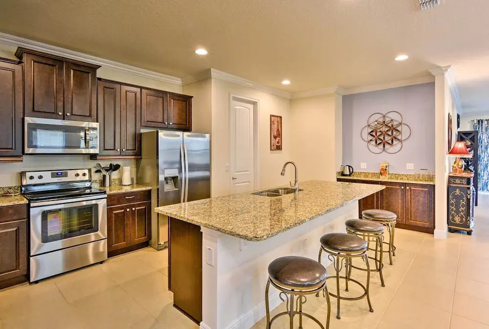 5 Mi to Disney: Oasis w/ Pool & Patio