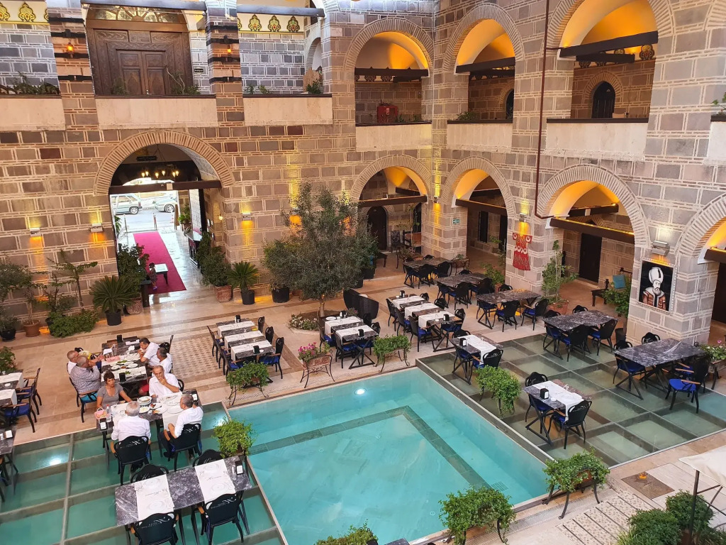 Cesme Kanuni Kervansaray Historical Hotel