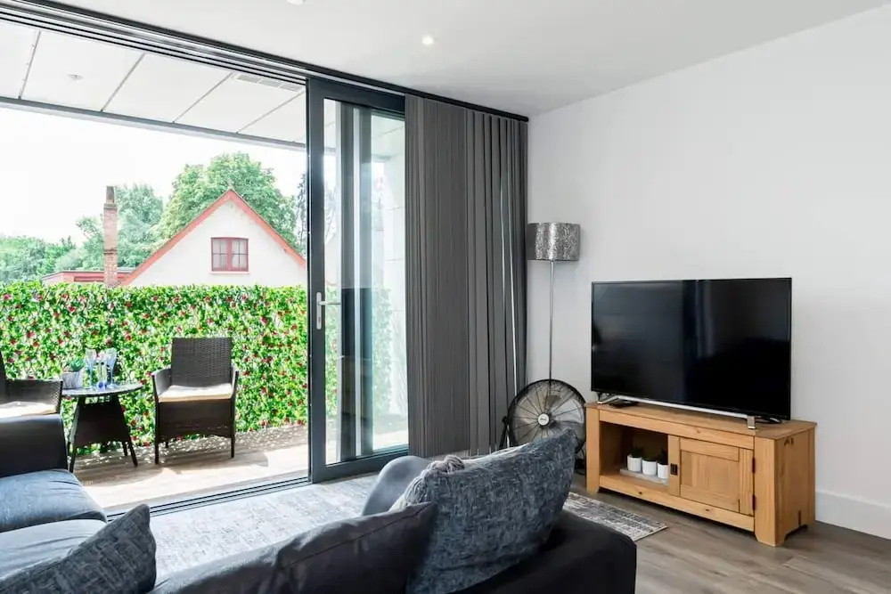 1-bed Apartment in Staines, Parking and Balcony