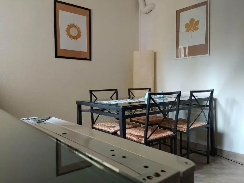Prime Location Bright Studio City center