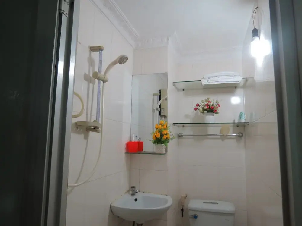 Color Hostel