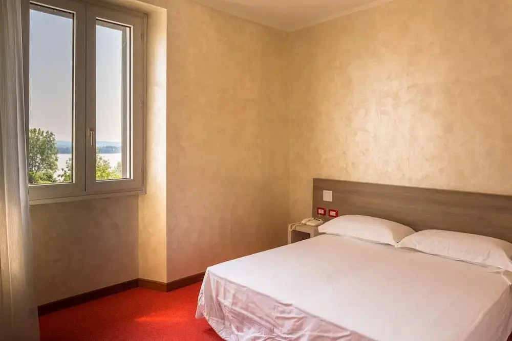 Hotel italia dormelletto