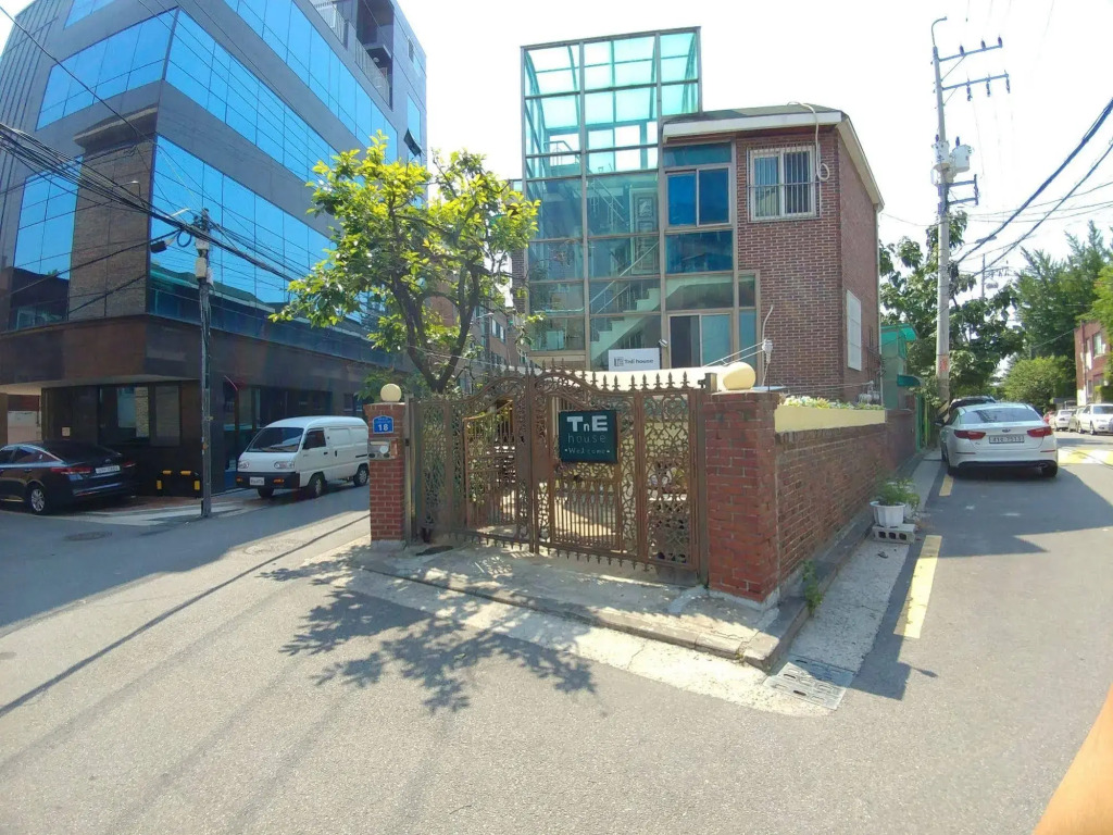 TnE House