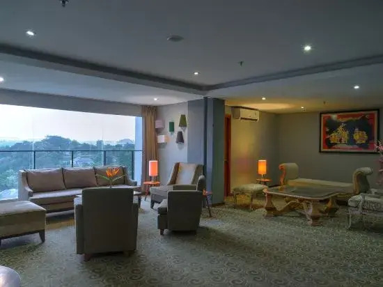 Oaktree Emerald Hotel Semarang