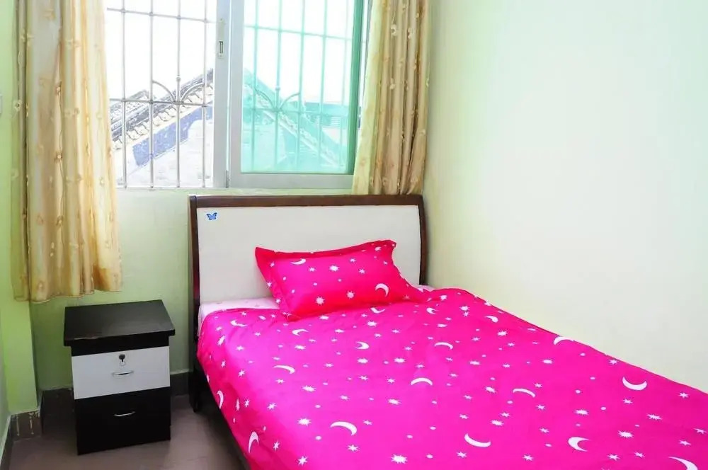 Guangzhou 18 Years Old Apartment