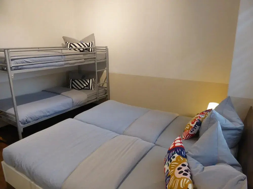 Ferienwohnung Friedrich Schiller, 2 Schlafzimmer, Balkon,kostenloses WiFi, nähe Zentrum
