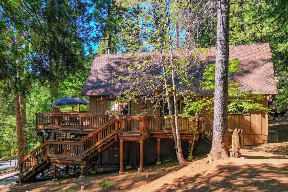 Walk to Fly-in Lake: Blue Lake Springs Cabin!