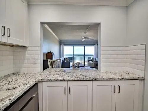 Harbour Light Towers 1603 2 Br condo by RedAwning
