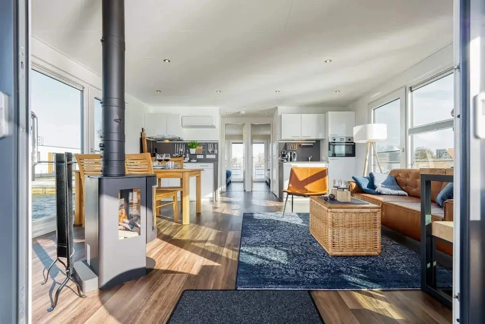 Bright Base With Coastal Access