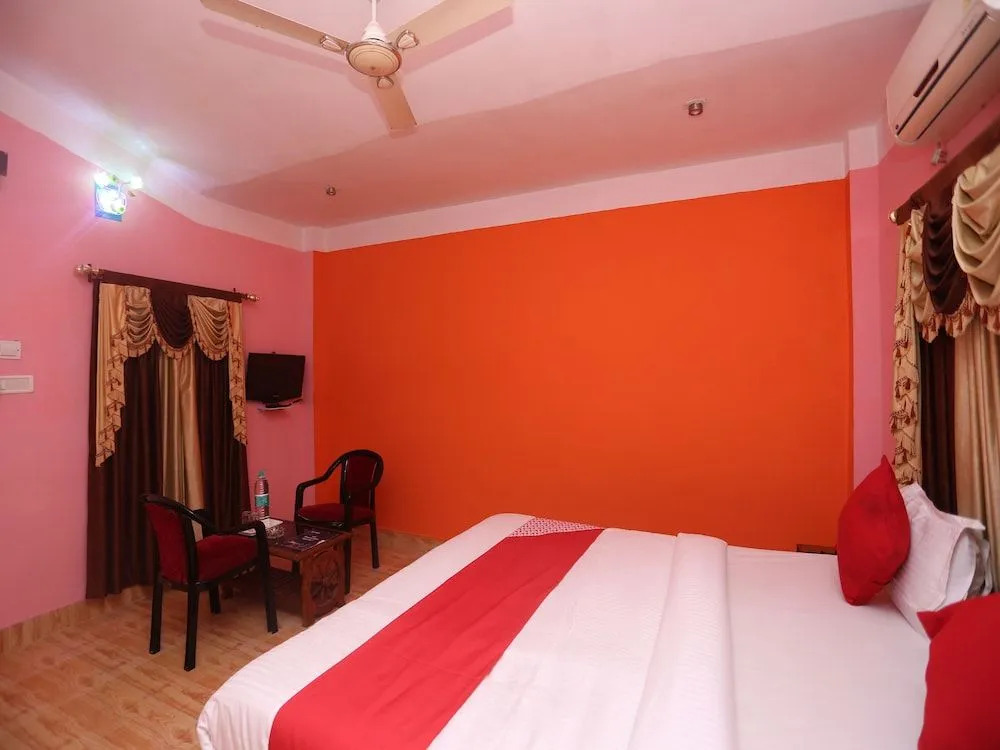 OYO 26822 Golden Sea Queen Beach Resort