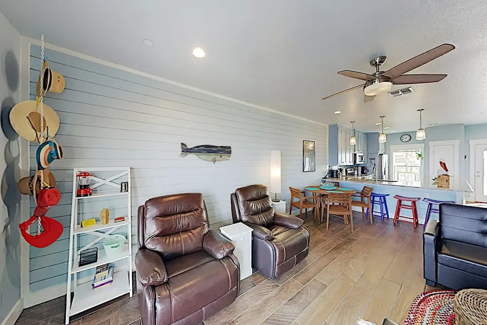New Listing! Waterfront Copano Bay W/ Pool 2 Bedroom Condo
