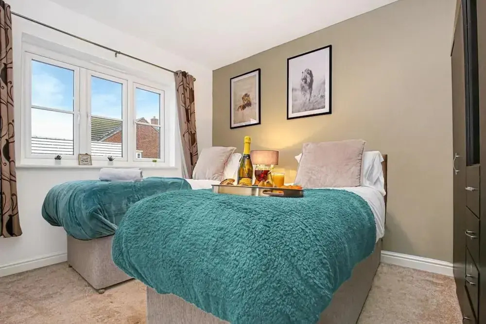 Detached 4 Bed-ultrafast Wifi,garden,free Parking