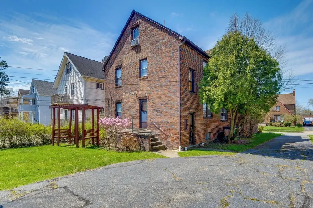 Trendy South Euclid Apt - 5 Mi to Cleveland Clinic