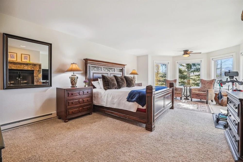 Bella Vista 5 Bedroom Townhouse by RedAwning