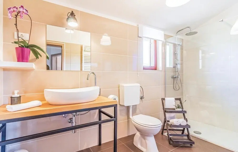 Gorgeous Home In Galizana