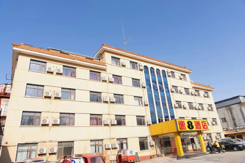 Super 8 Hotel