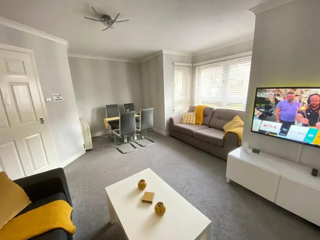 Paisley Central Apartment #2