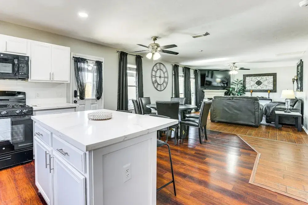 Solar-powered Home w/ & Game Room & Gym in Houston