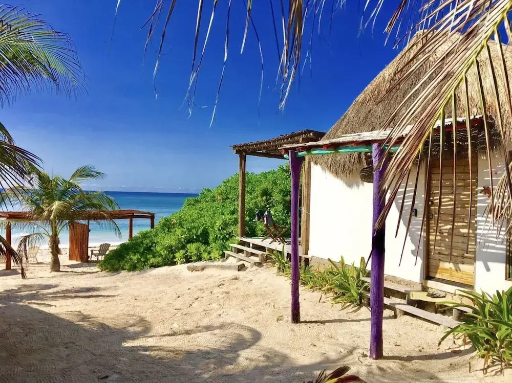 Room in Bungalow - El Secrereto Ocean Front Cabin