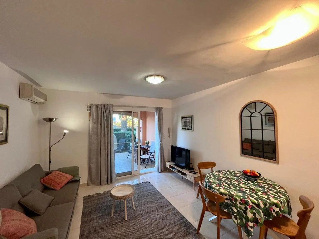 Bello apartamento con piscina a un paso del centro