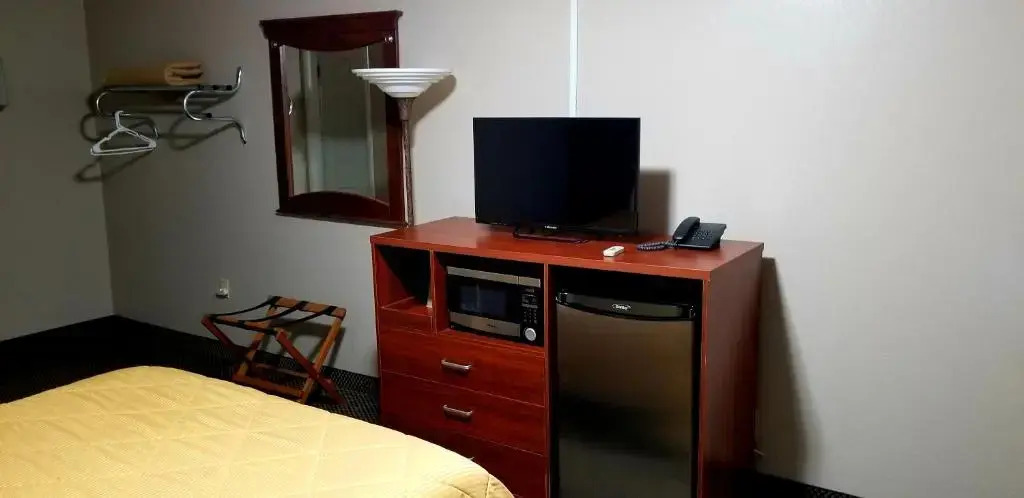 Continental Inn & Suites