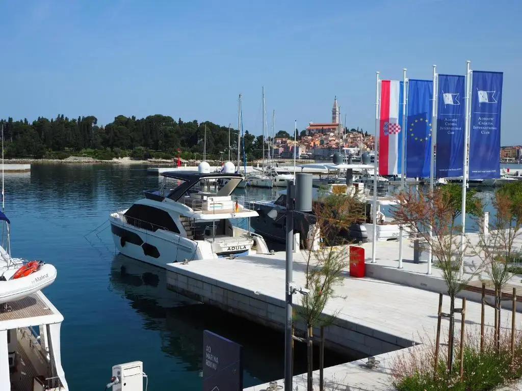 Alessia Apartments-top location and garage parking