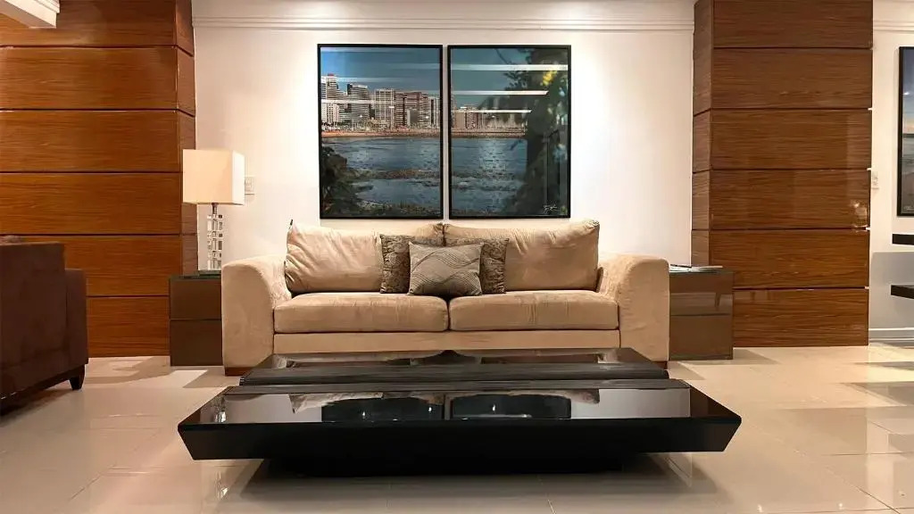 Luxuosa cobertura de 380m² a 850m da Av Beira Mar
