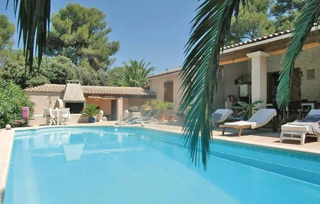 Les Pins Blancs en Provence