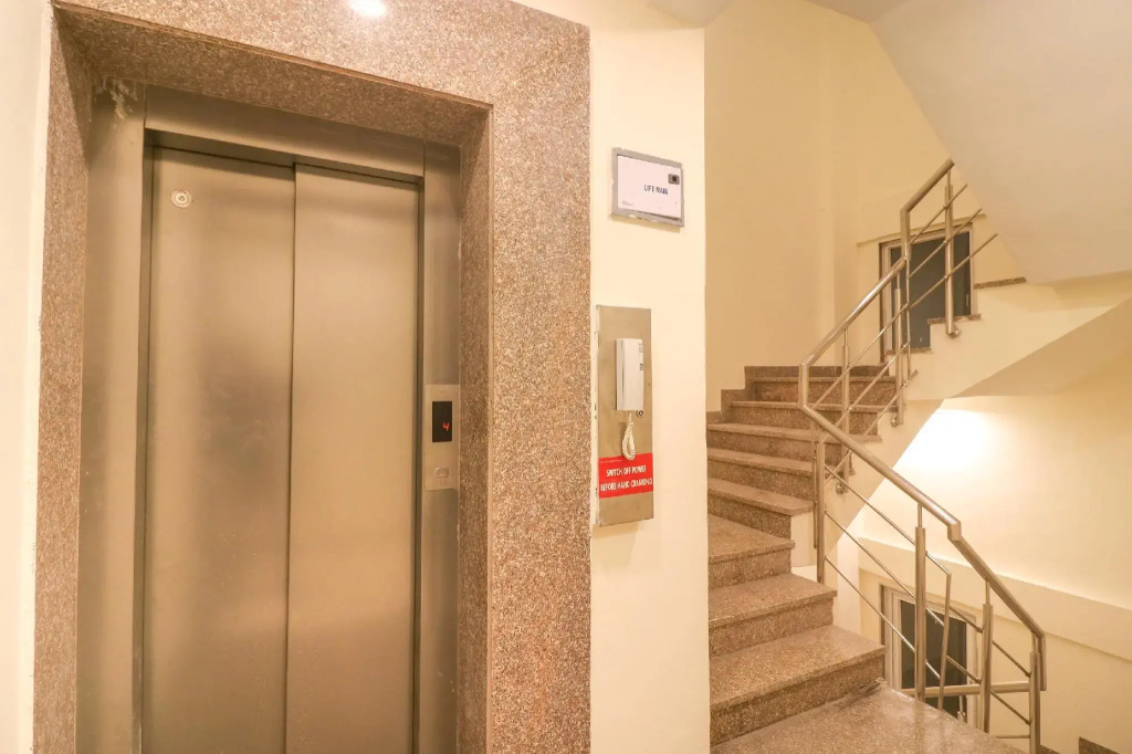 Hotel O Comfort Residency Near Artemis Hospital