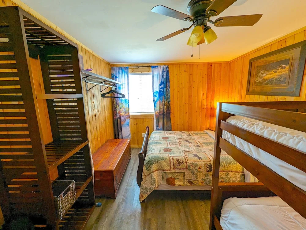 Yellowstones Treasure Cabins