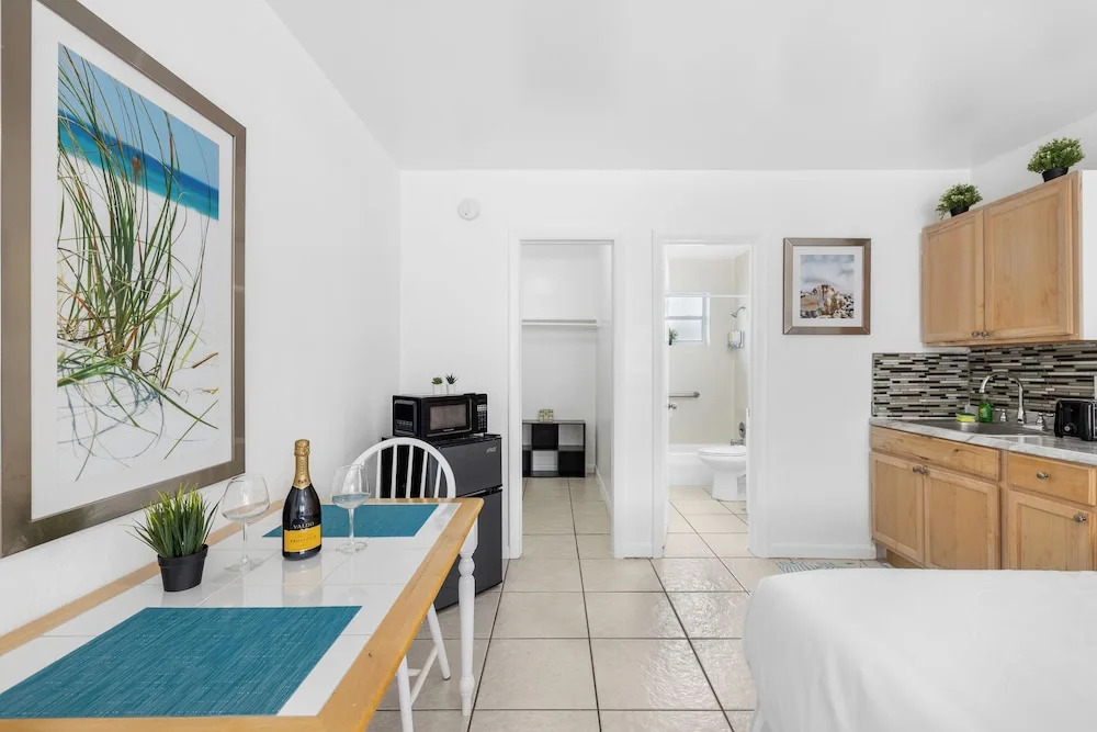 Sunset Inn - Hallandale Beach
