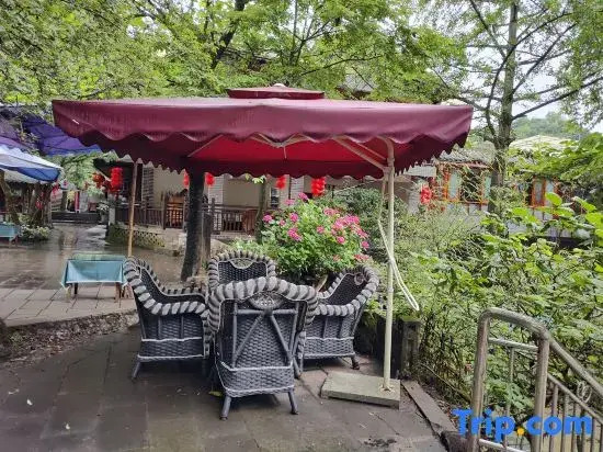 Shangya Qingju Homestay (Qingchengshan Town)