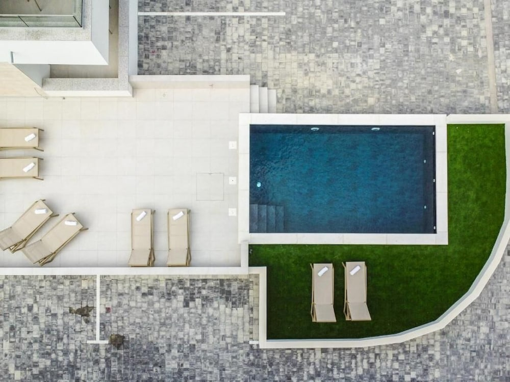 Pool apartments Break B