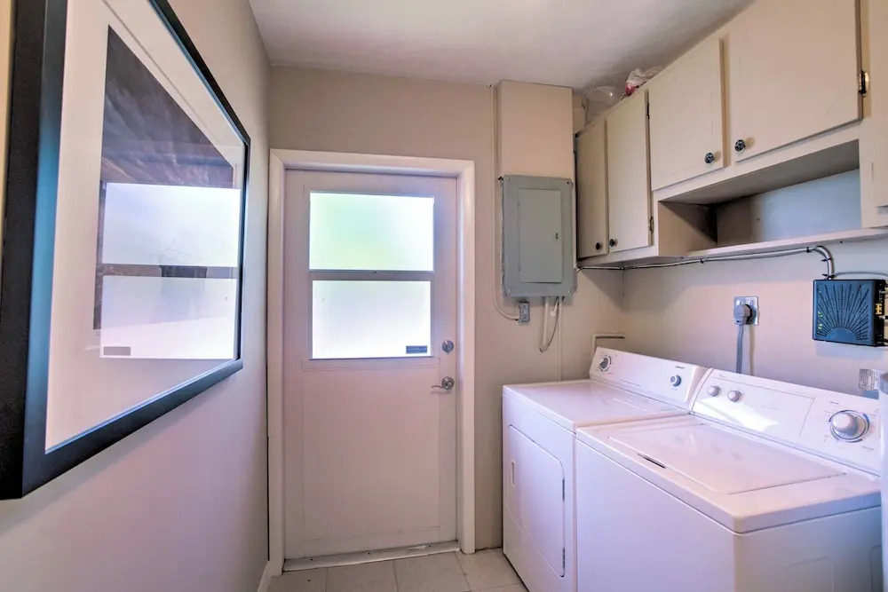 1 Mi to Beach Access: Naples Home w/ Lanai