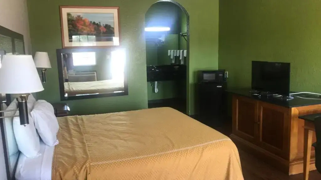 Day N Night Inn